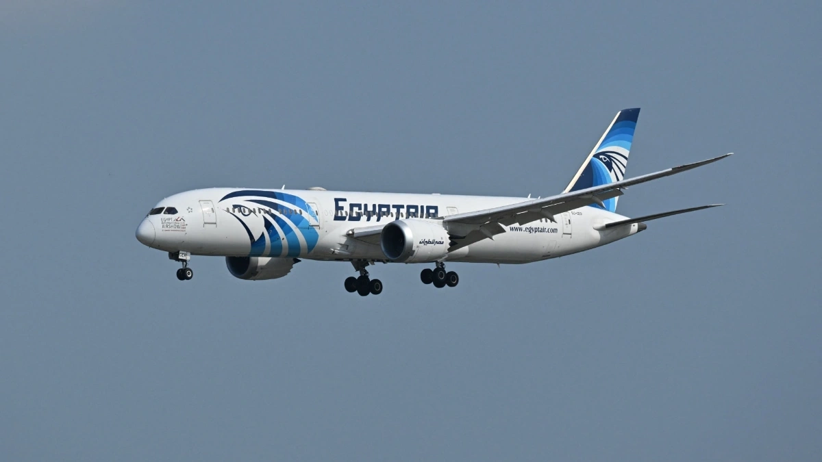 مصر للطيران تعلن تعديل جدول رحلاتها إلى دبي وتطلب من عملائها مراجعة حجزهم